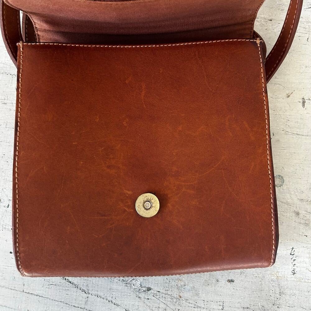 Vintage G.H. Bass Leather Crossbody Purse Saddle Bag Brass Buckle Shoulder Bag - Picture 4 of 8